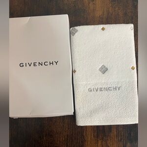 Designer hand towel